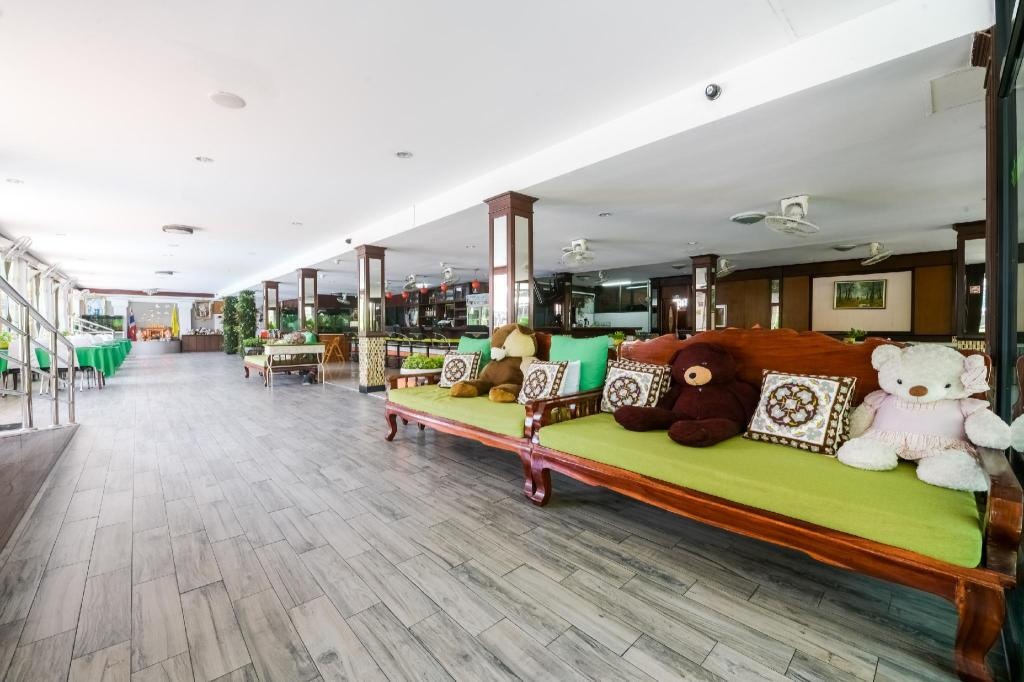 Suppamitr Villa HotelpropertyviewsLobby30