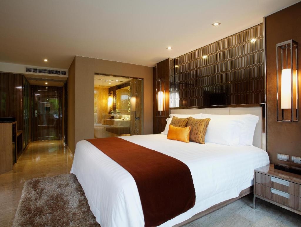 Grand Phratamnak PattayaroomsDeluxe Ocean Vista Bed2