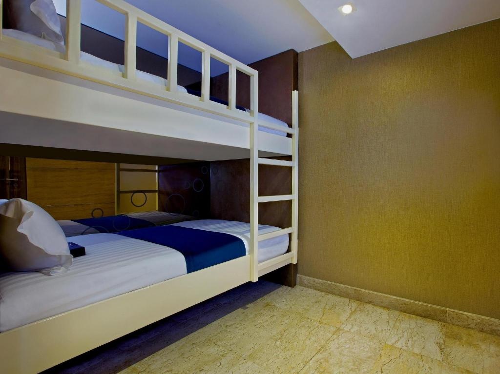 Grand Phratamnak PattayaroomsFamily Suite Ocean Vista Bed3