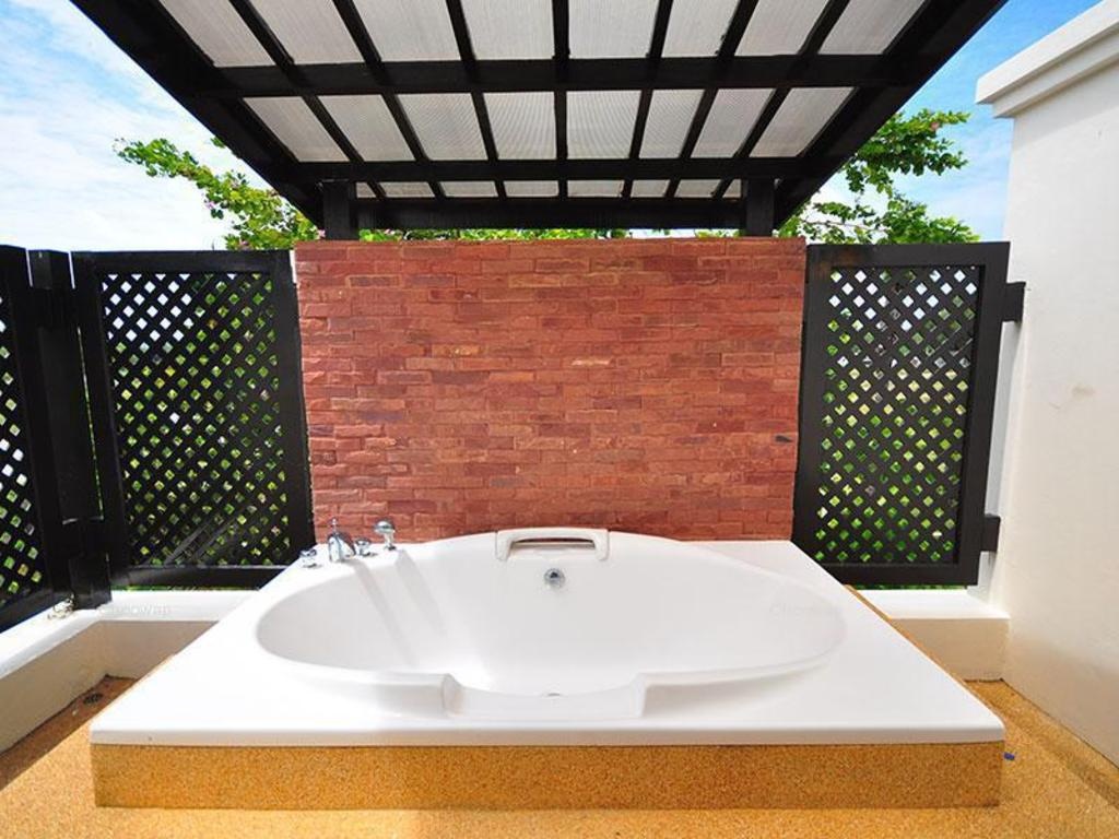 Ramida Pool Villa PattayafacilitiesBathtub14
