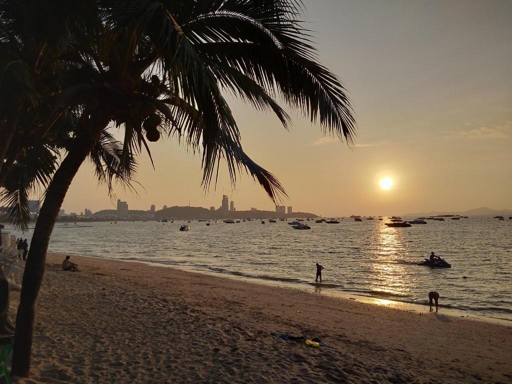 Pattaya Tower Room 604facilitiesBeach11