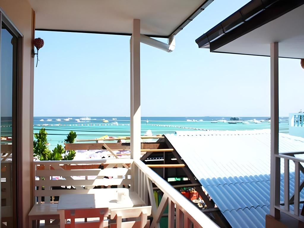Barberry At Koh Larn HotelfacilitiesBalconyterrace1