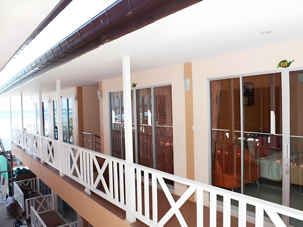 Barberry At Koh Larn HotelfacilitiesBalconyterrace2