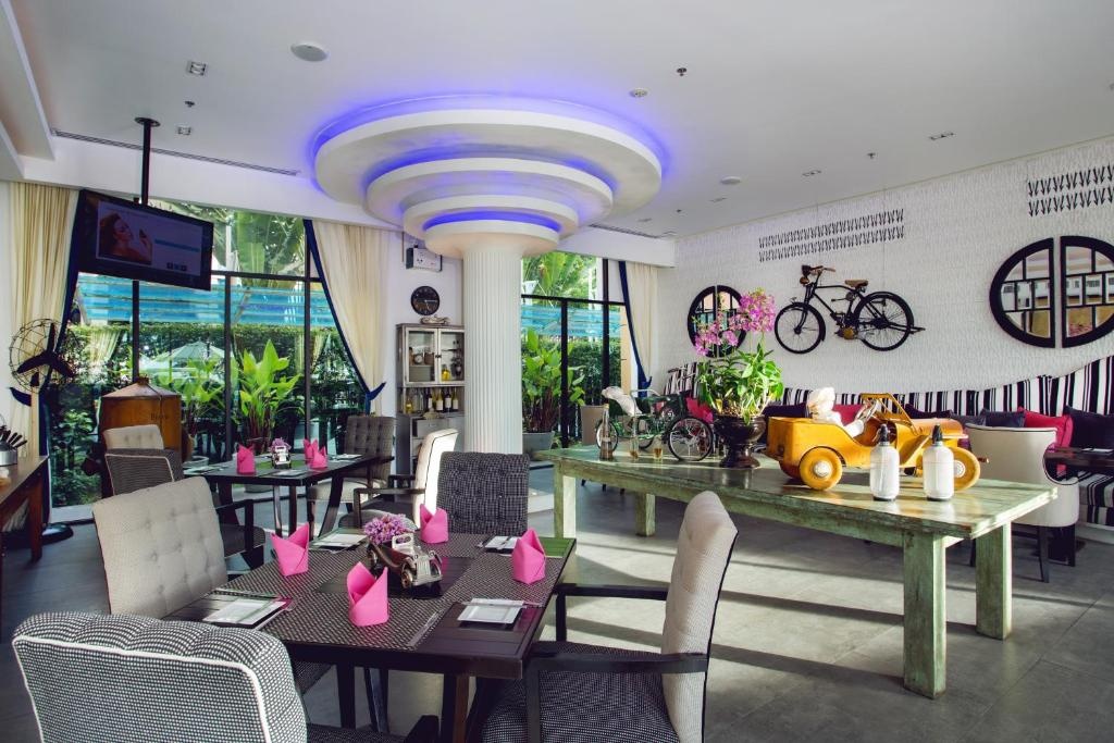 Wave HoteldiningFood And Beverages10