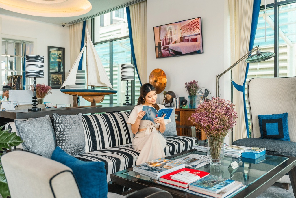 Wave HotelpropertyviewsLobby20