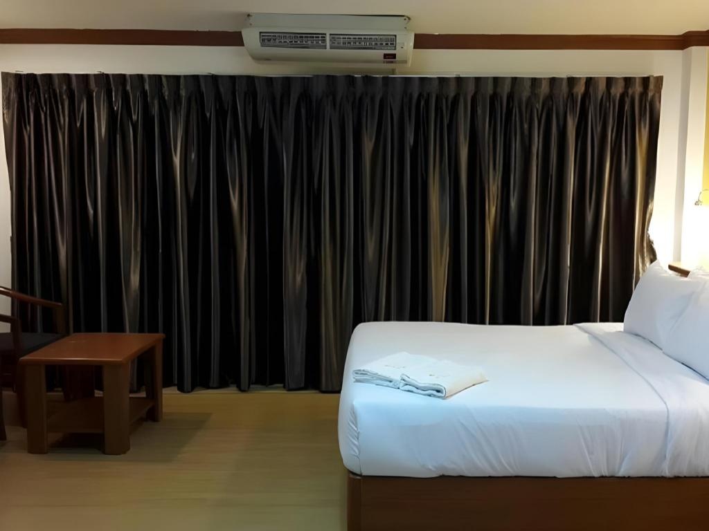Sea Falcon On The WaterroomsStandard Sea View Double Bed5