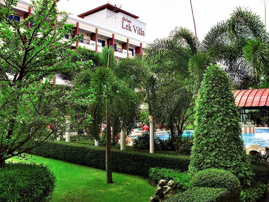 Lek VillafacilitiesGarden8