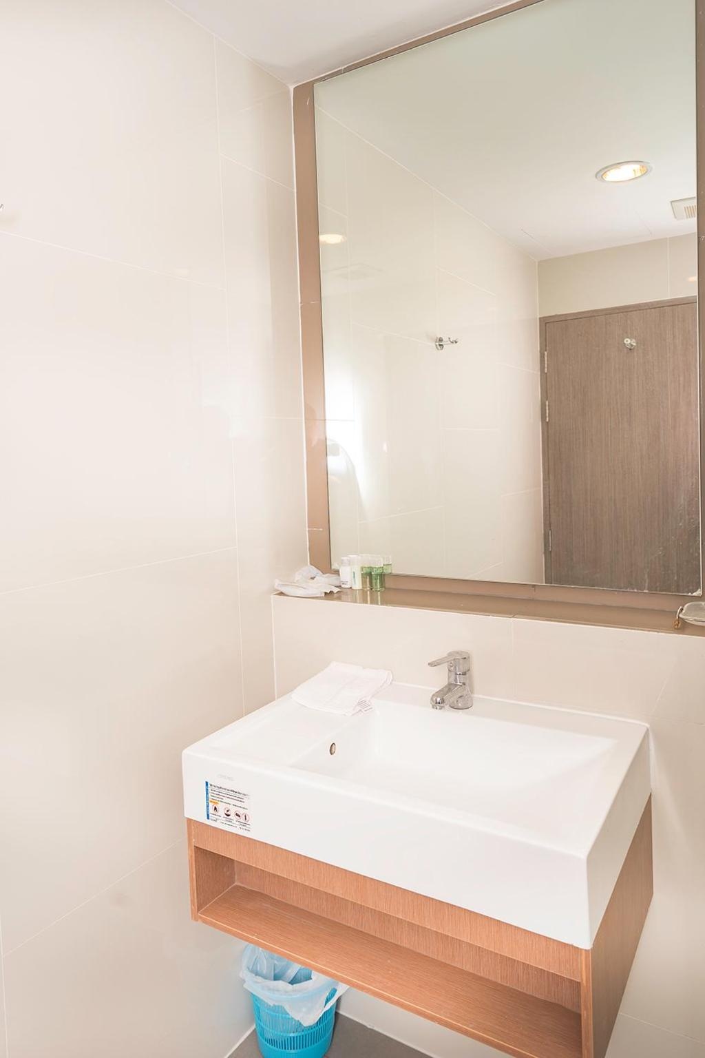 TreeTops Fully Furnised New Studio With City ViewpropertyviewsInterior View3