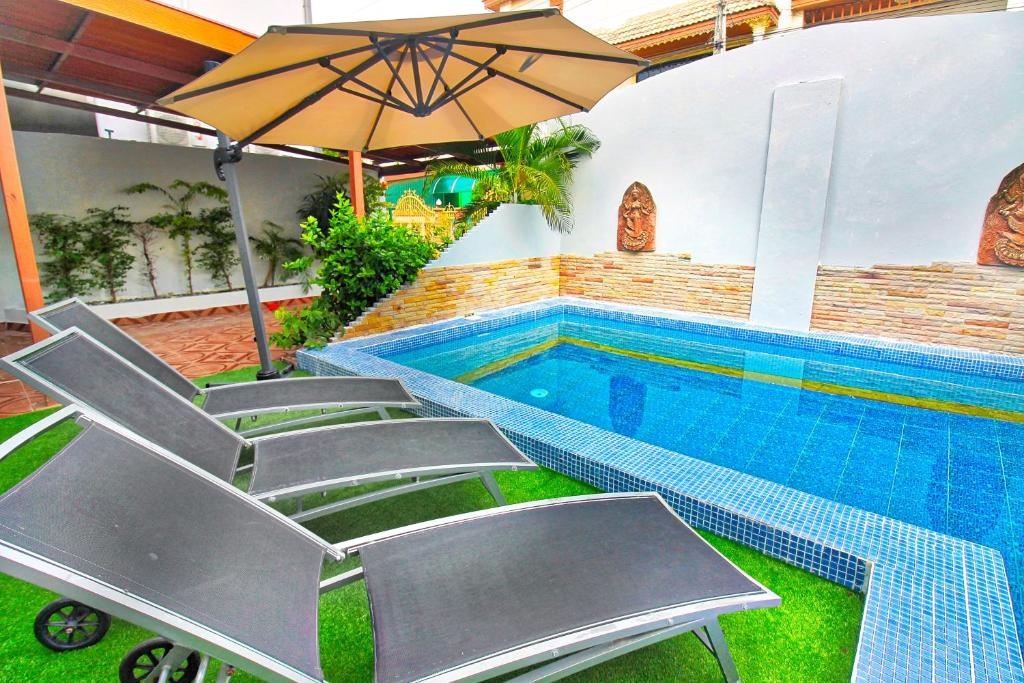 Grande Adam Pool VillafacilitiesBalconyterrace11