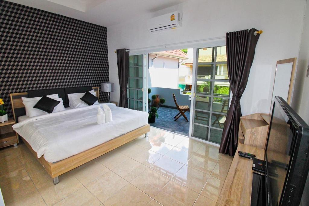 Grande Adam Pool VillafacilitiesBalconyterrace16