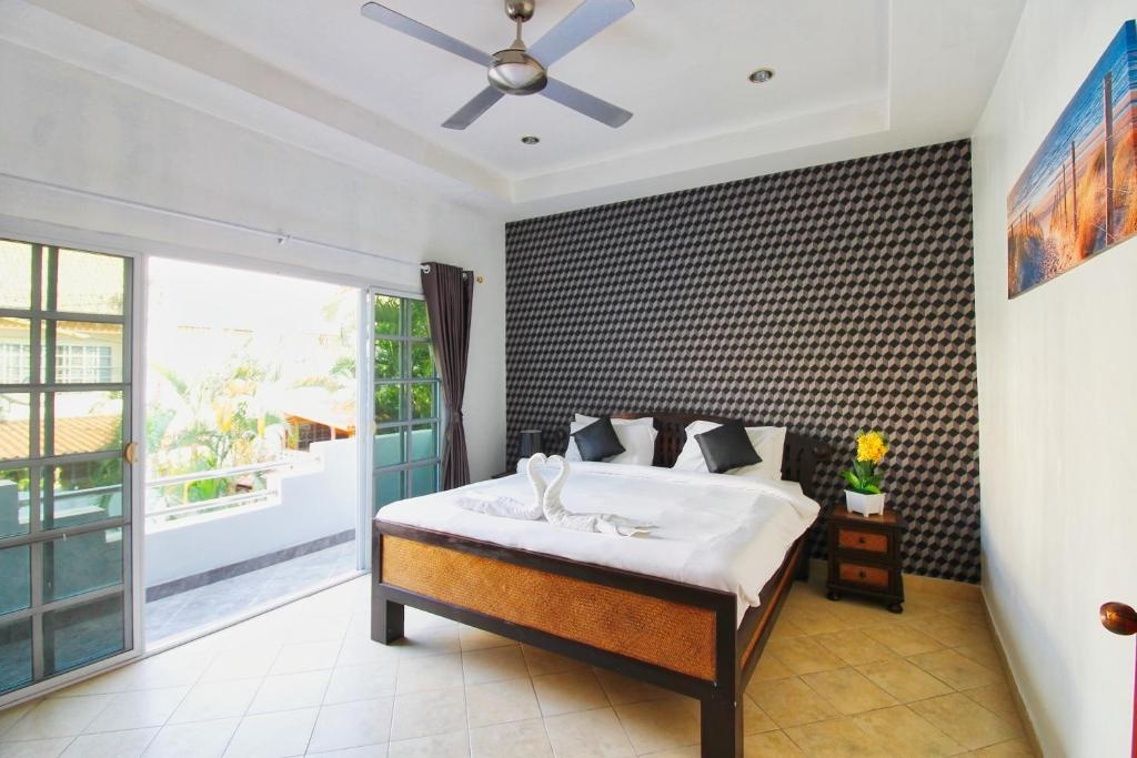 Grande Adam Pool VillafacilitiesBalconyterrace2