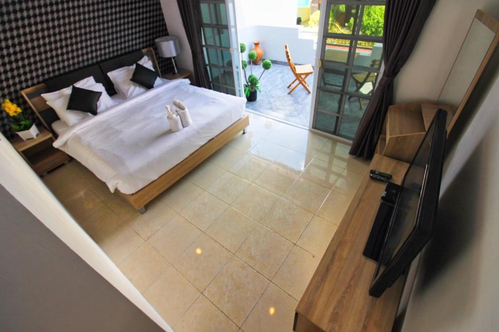 Grande Adam Pool Villaroomsrooms Image 11