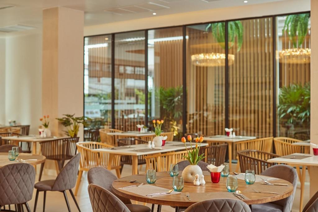 Pattaya Sea View HoteldiningRestaurant11