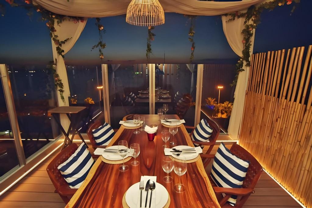 Pattaya Sea View Hoteldiningdining Image 1313
