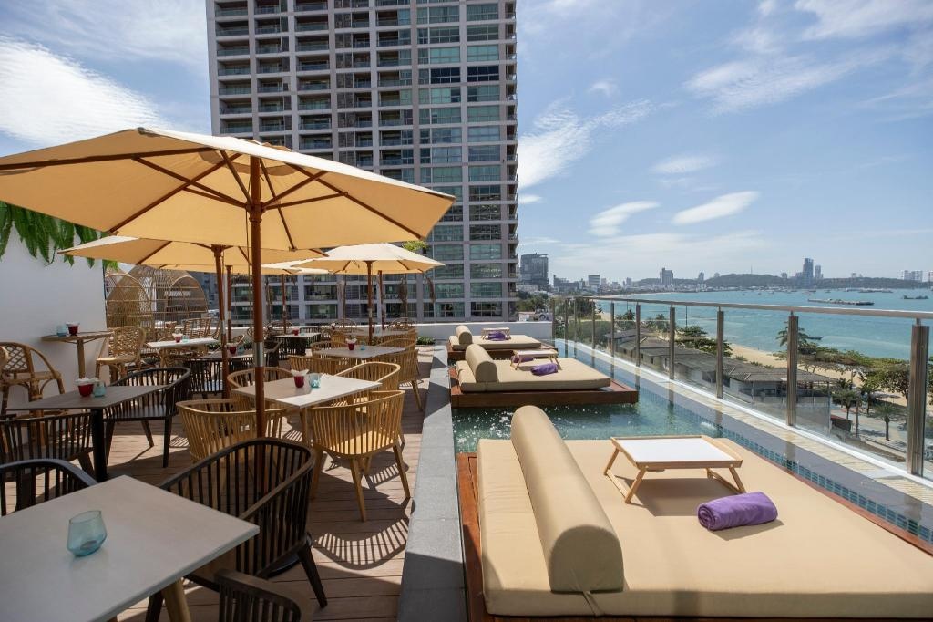 Pattaya Sea View HotelfacilitiesBar1