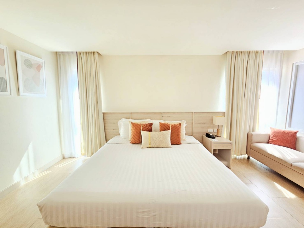Pattaya Sea View HotelroomsDeluxe Double City View Bed16