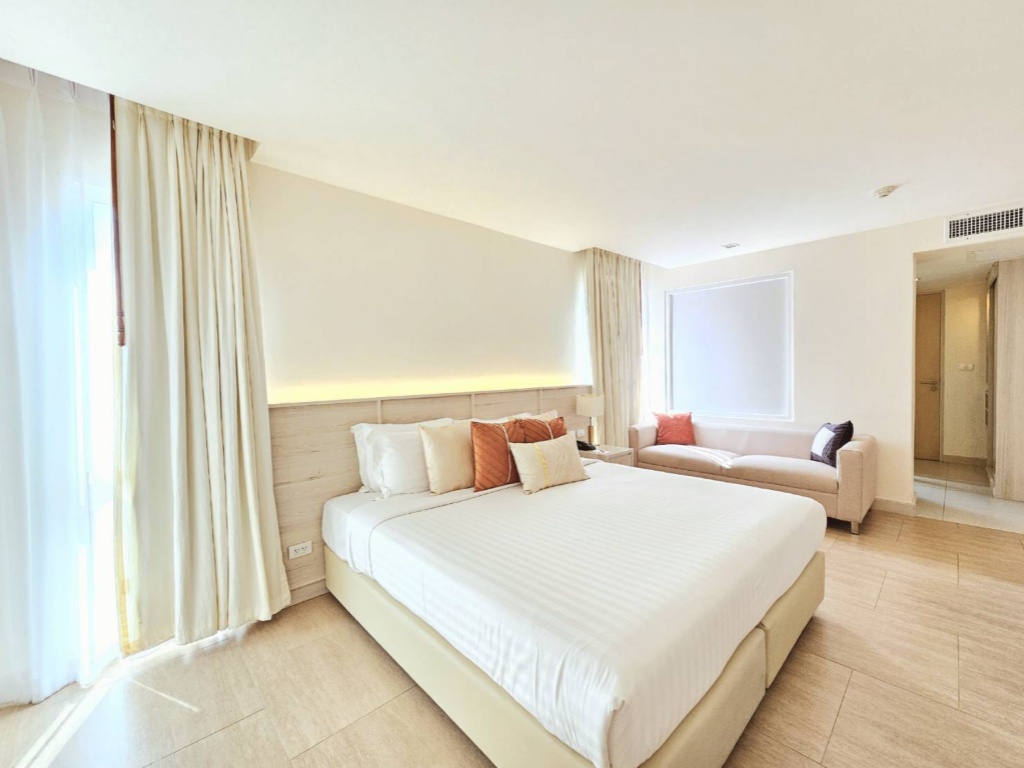 Pattaya Sea View HotelroomsDeluxe Double City View Bedroom7