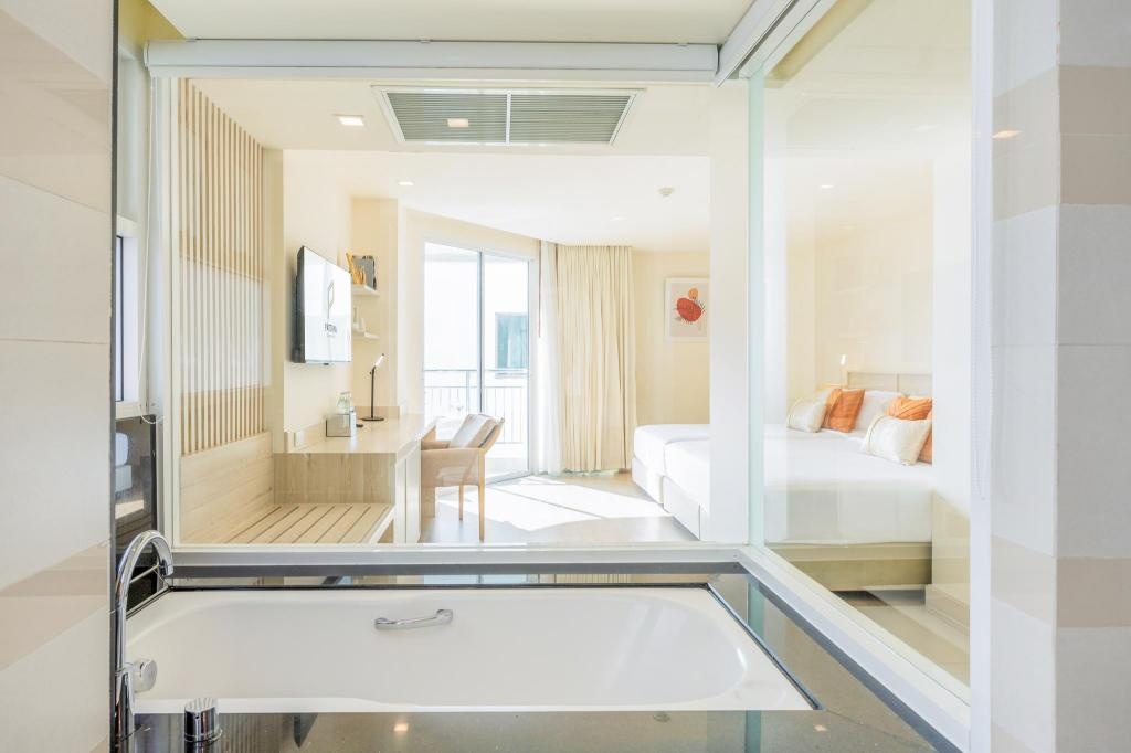 Pattaya Sea View HotelroomsFamily Suite City View Family Room18