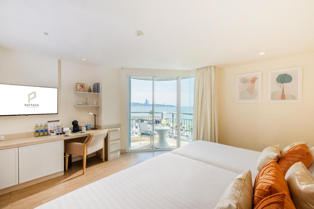 Pattaya Sea View HotelroomsFamily Suite Sea View Bedroom8