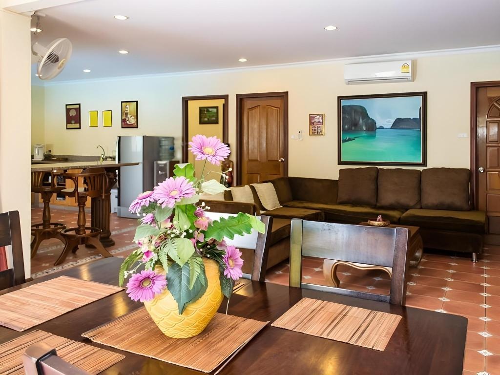 Baan View BordiningFood And Beverages1
