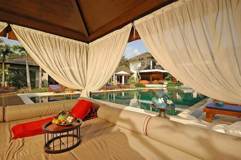 5 Star 9BR Private Luxury Pool Resort W TennisfacilitiesBalconyterrace6