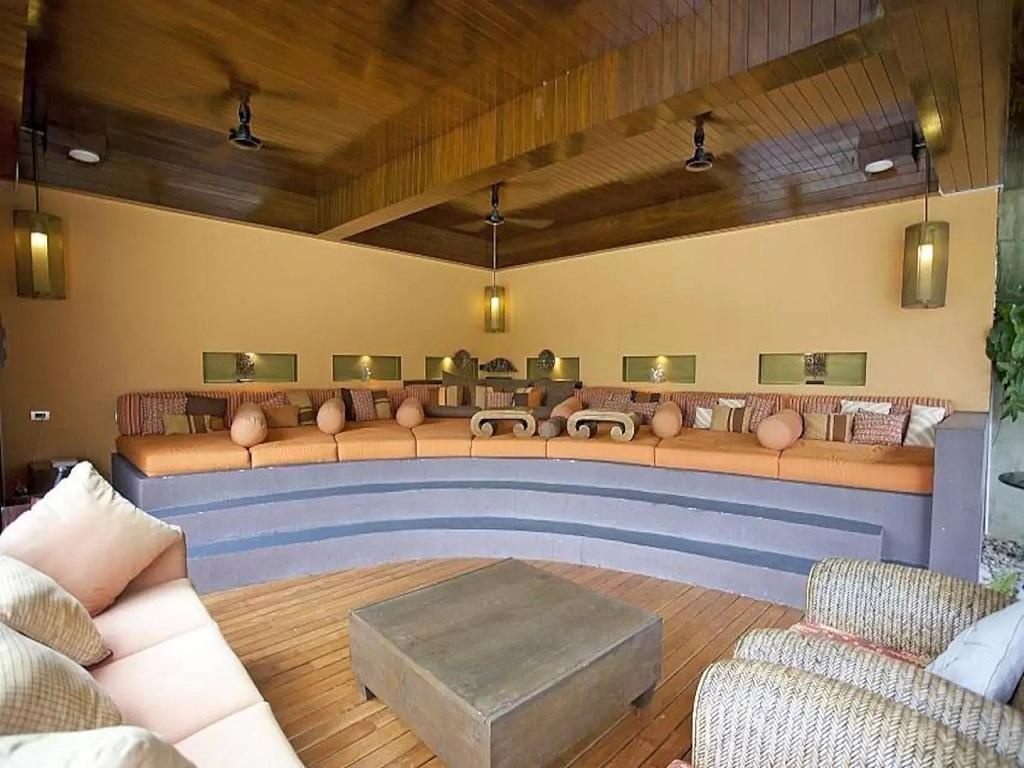 5 Star 9BR Private Luxury Pool Resort W TennisfacilitiesSeparate Living Room11