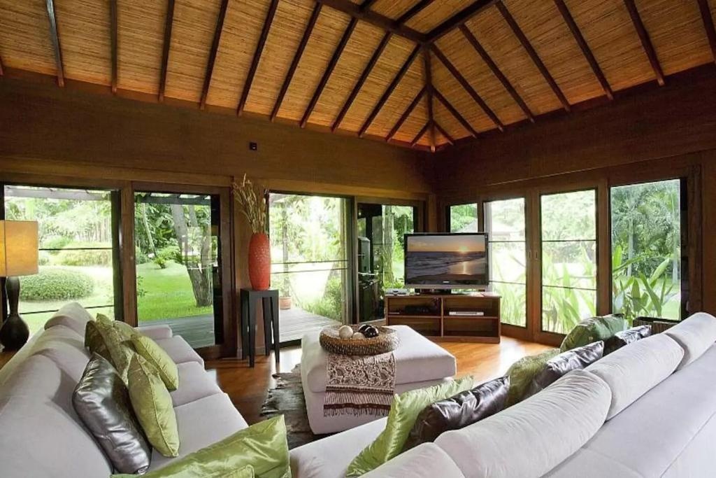 5 Star 9BR Private Luxury Pool Resort W TennisfacilitiesSeparate Living Room3