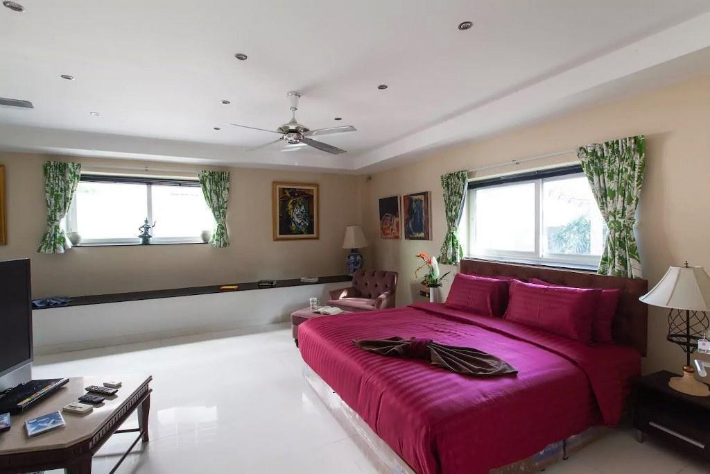 Ultimate 8BR Party Villa W Pool Near Walking StfacilitiesBedroom13