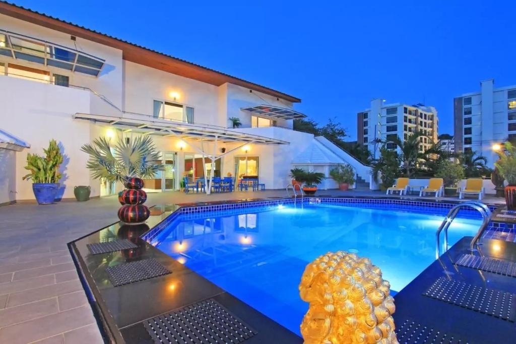 Ultimate 8BR Party Villa W Pool Near Walking StfacilitiesSwimming Pool12