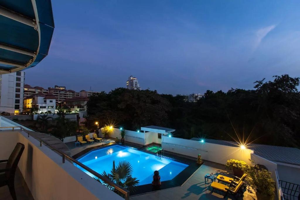 Ultimate 8BR Party Villa W Pool Near Walking StfacilitiesSwimming Pool15
