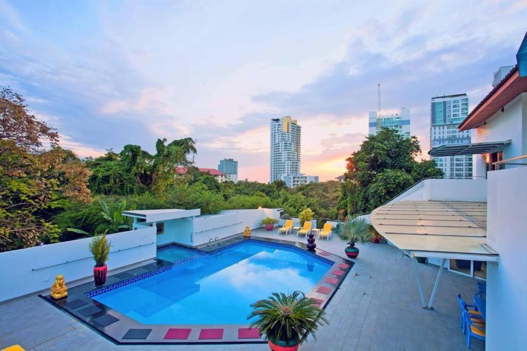 Ultimate 8BR Party Villa W Pool Near Walking StfacilitiesSwimming Pool17