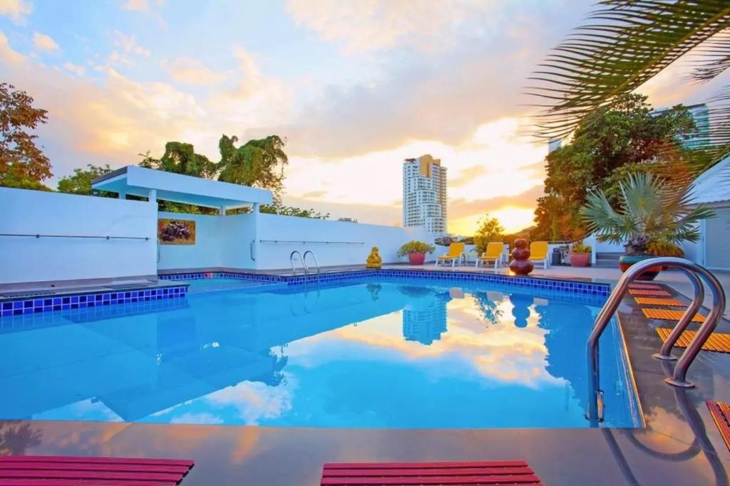 Ultimate 8BR Party Villa W Pool Near Walking StfacilitiesSwimming Pool20