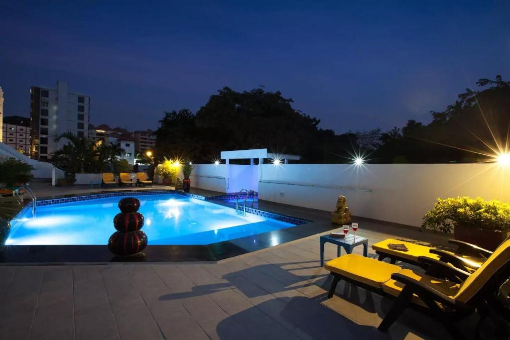 Ultimate 8BR Party Villa W Pool Near Walking StfacilitiesSwimming Pool8