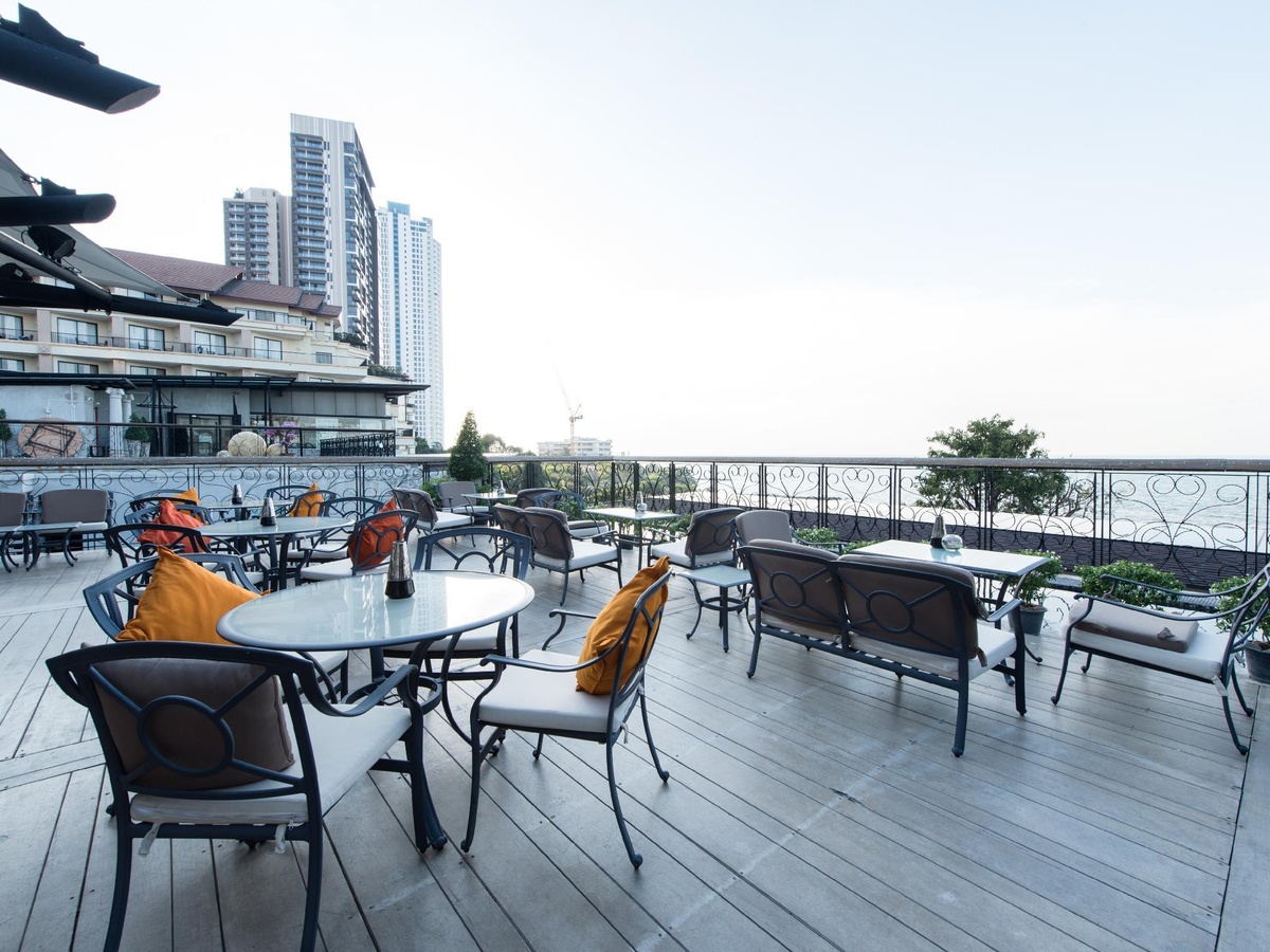 Pattaya Modus Beachfront Resort DiningRestaurant 2