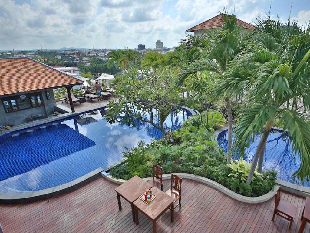 Sunshine Vista HotelfacilitiesSwimming Pool5