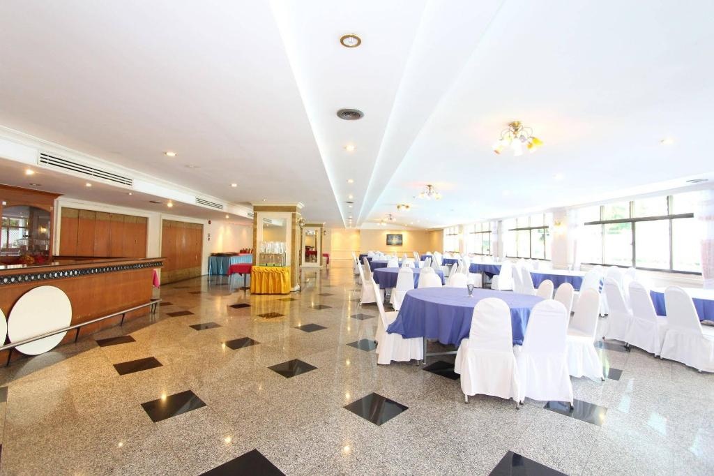 Camelot Hoteldiningdining Image 44