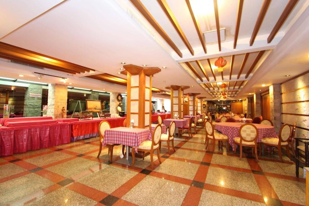 Camelot Hoteldiningdining Image 55