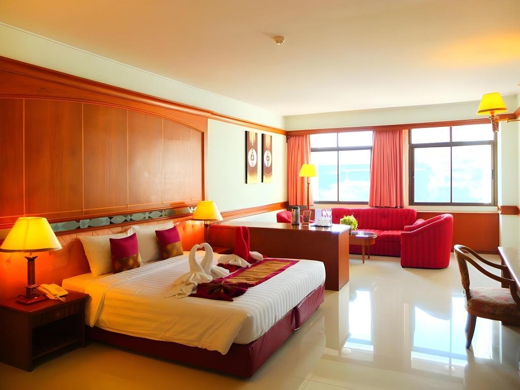 Camelot HotelroomsDeluxe Recreational Facilities3