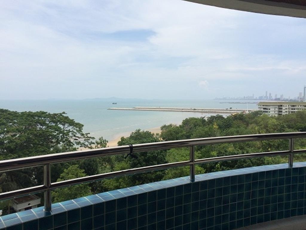 Beachfront Condominium Next To Renaissance HotelfacilitiesBalconyterrace10