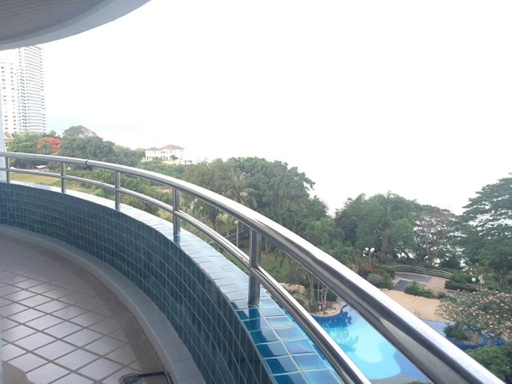 Beachfront Condominium Next To Renaissance HotelfacilitiesBalconyterrace3
