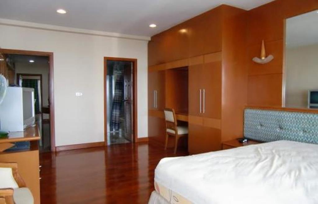 Beachfront Condominium Next To Renaissance HotelfacilitiesBedroom7