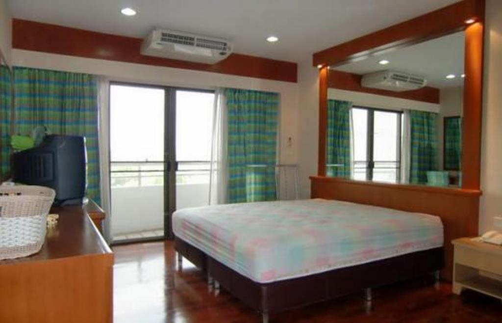 Beachfront Condominium Next To Renaissance HotelfacilitiesBedroom9