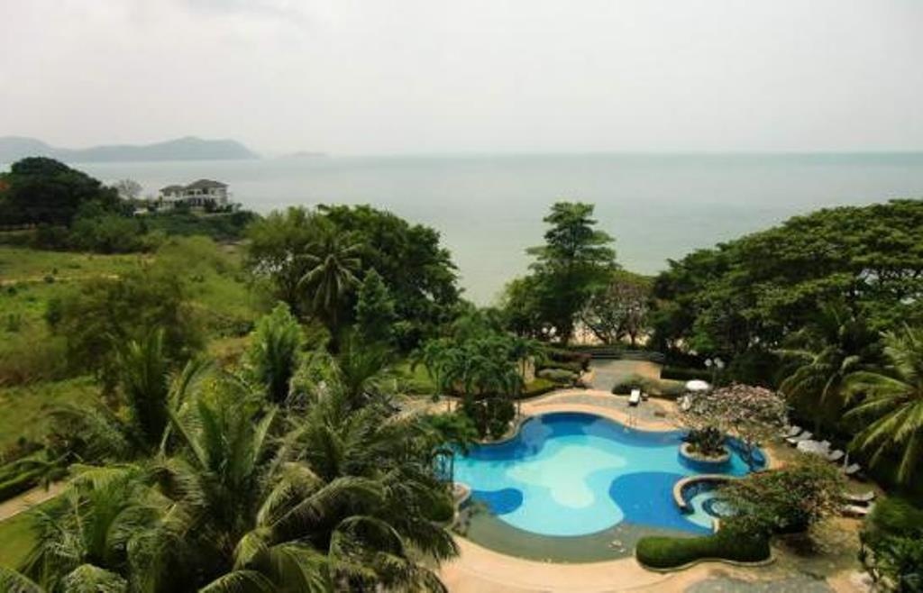 Beachfront Condominium Next To Renaissance HotelfacilitiesGarden5
