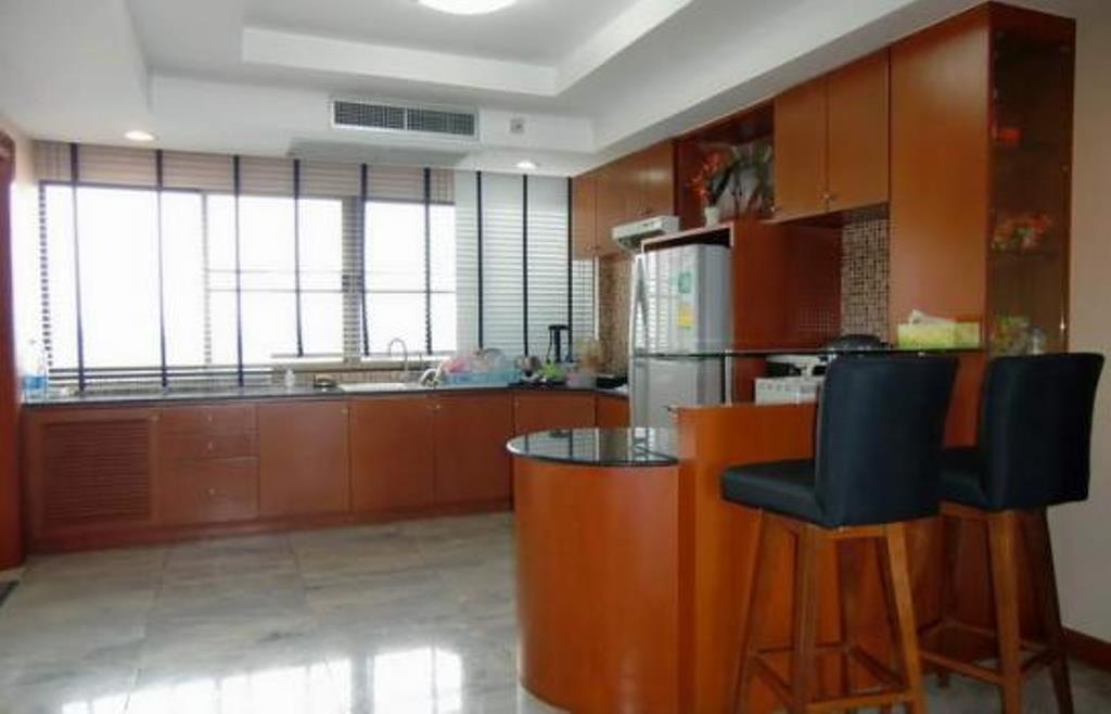 Beachfront Condominium Next To Renaissance HotelfacilitiesKitchen2