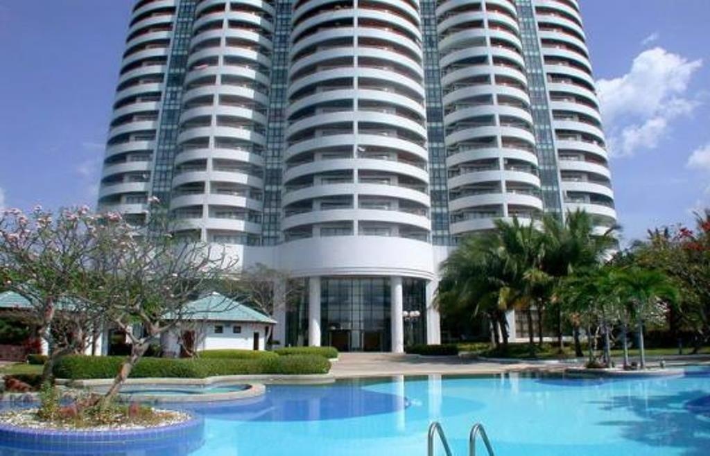 Beachfront Condominium Next To Renaissance HotelpropertyviewsExterior View1