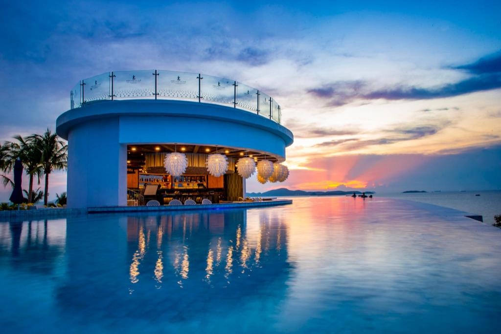 Royal Cliff Beach Terrace PattayafacilitiesBarlounge1