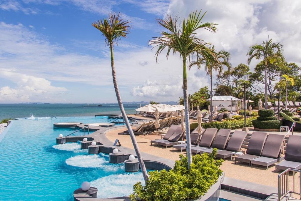 Royal Cliff Beach Terrace PattayafacilitiesSwimming Pool5