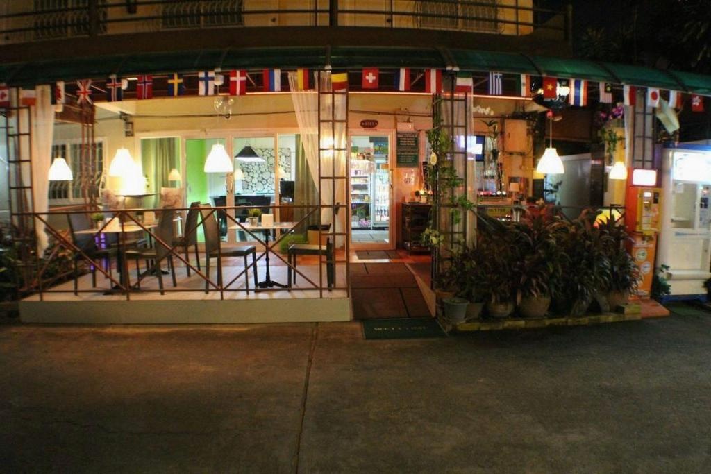 Aromdee Apartmentdiningdining Image 55