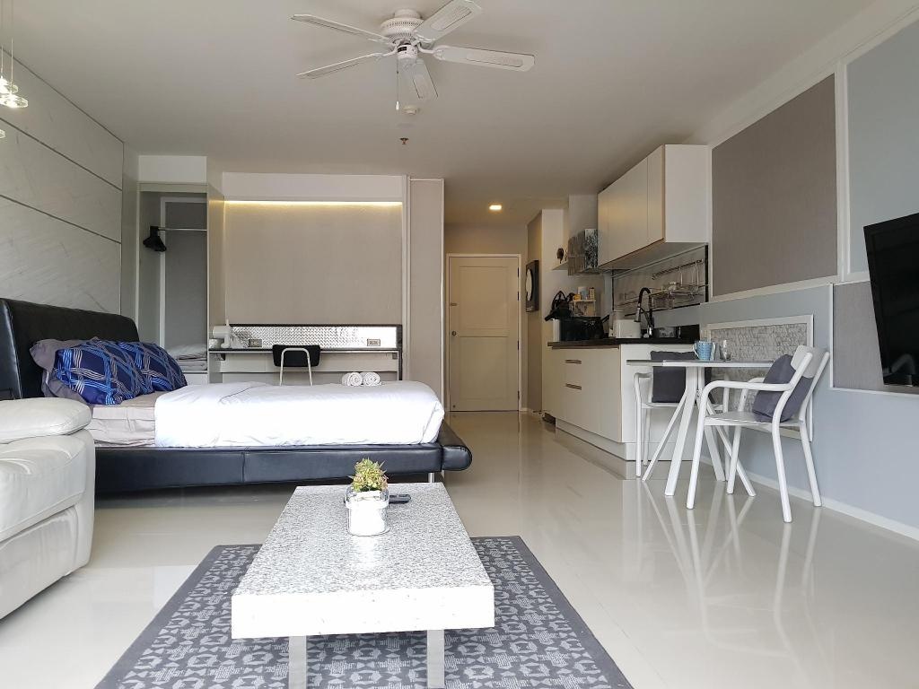 A Beautiful Studio With Pool View Pattaya Downtownroomsrooms Image 55
