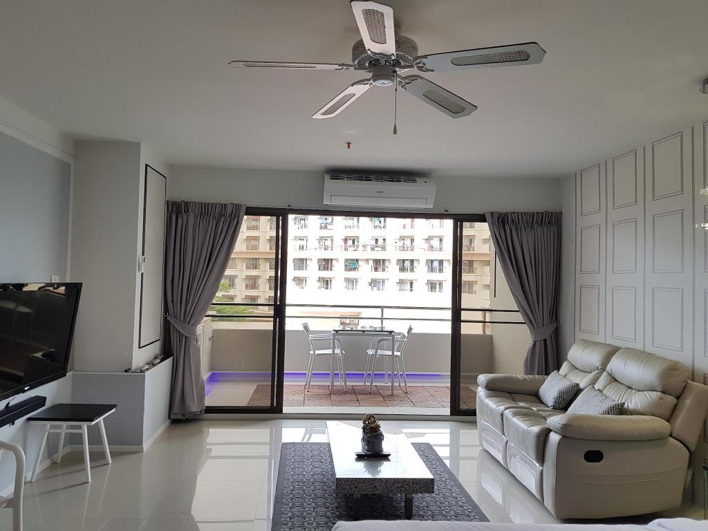 A Beautiful Studio With Pool View Pattaya Downtownroomsrooms Image 66
